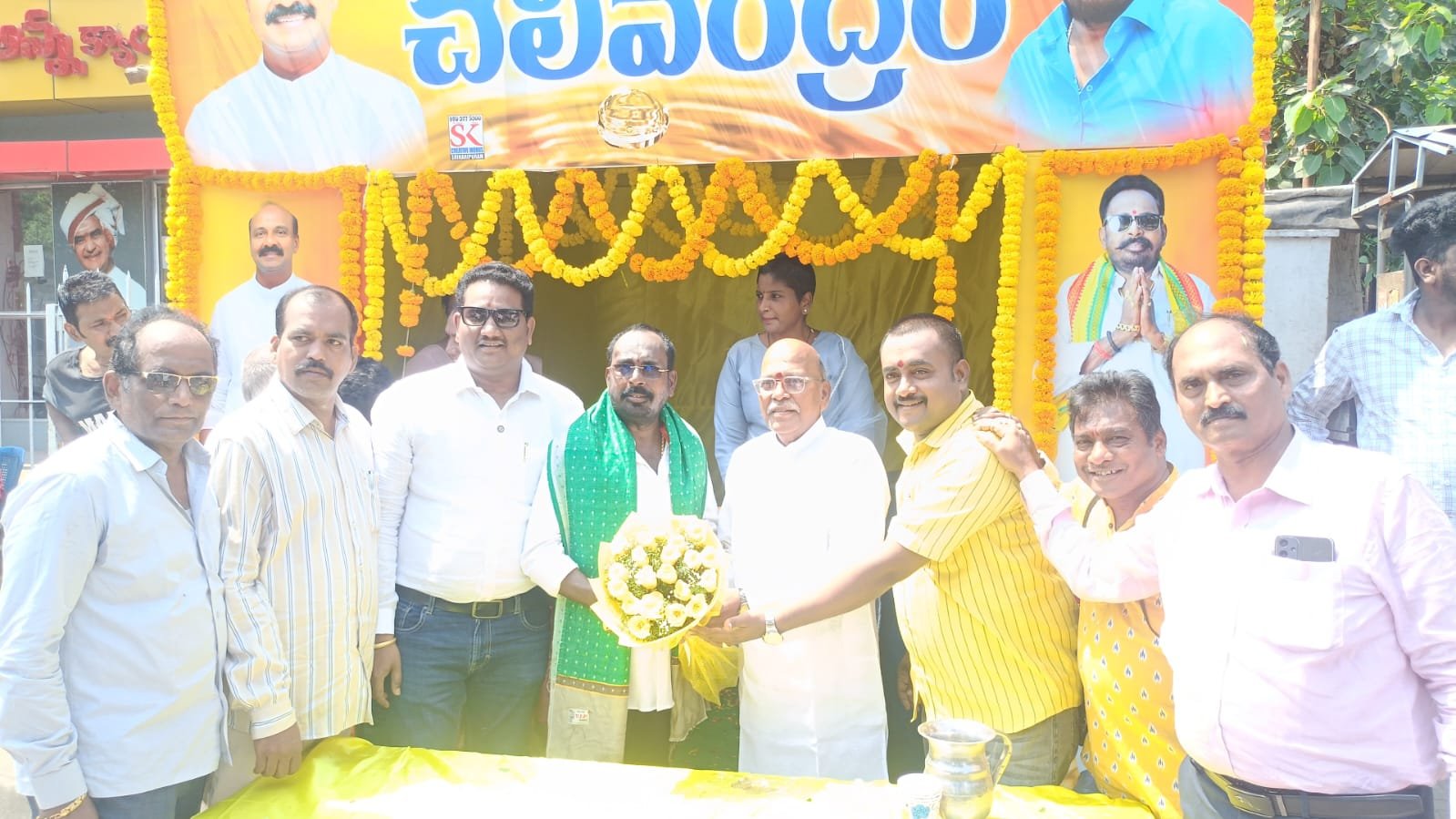 58వ వార్డ్ తెలుగుదేశం పార్టీ అధ్యక్షులు కోరాడ శ్రీనివాసరావు జన్మదిన వేడుకలు 