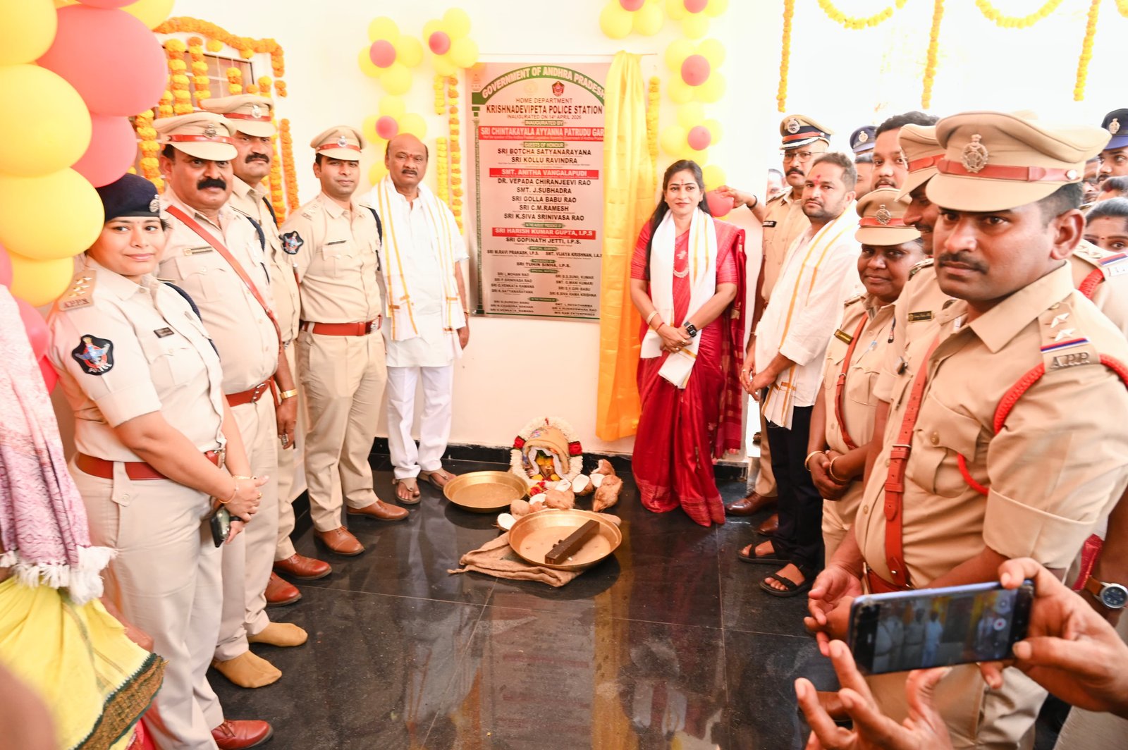 నూతన పోలీస్ స్టేషన్  భవనాల ప్రారంభం 
