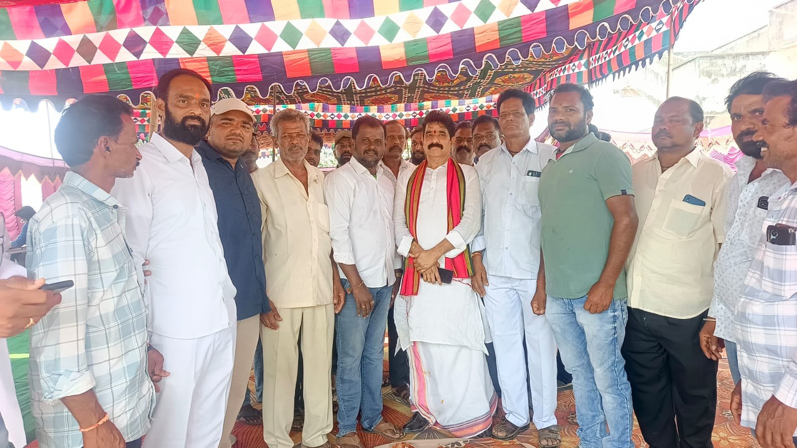 పైడితల్లి అమ్మవారిని దర్శించుకున్న పలువురు నాయకులు 
