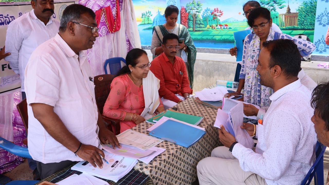 నెలకో గ్రామం - నాలుగు సందర్శనలు కార్యక్రమంలో పాల్గొన్న ఎమ్మెల్యే లోకం నాగ మాధవి