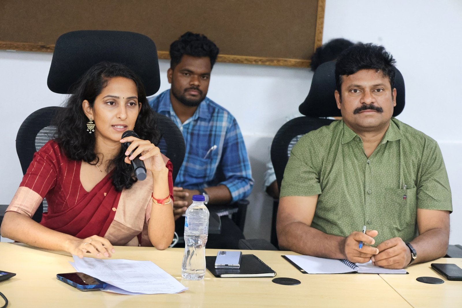 రెవెన్యూ యంత్రాంగానికి శక్తివంతమైన మార్గదర్శకం – పారదర్శక సేవలపై జేసీ శ్రీపూజ దిశానిర్దేశం 