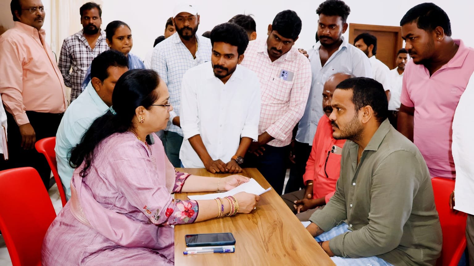 "ప్రజా దర్బార్ "లో ప్రజా సమస్యలపై ఎమ్మెల్యే వినతులు స్వీకరణ