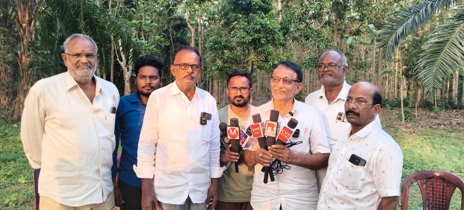 *జానకిరామపురం పీఏసీఎస్ సీఈవో పునర్నియామకంపై రైతుల ఆగ్రహం