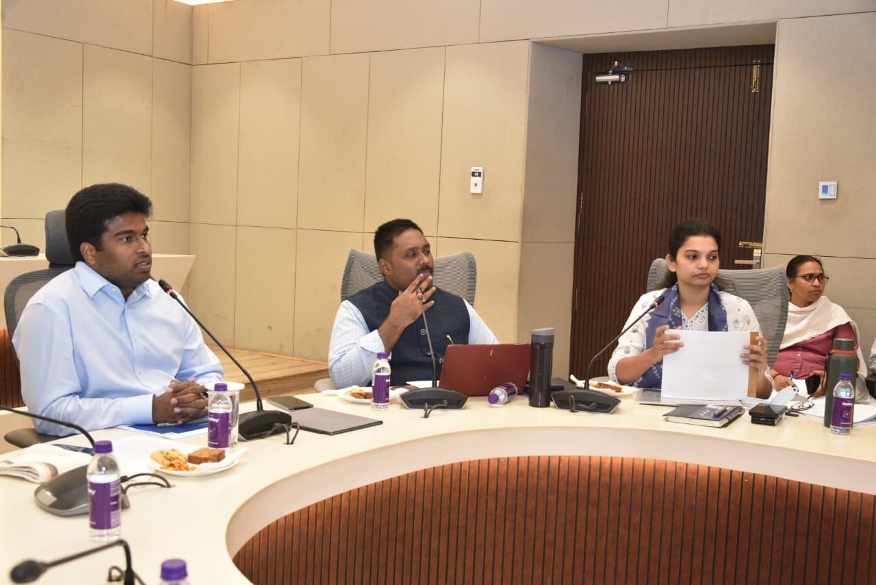 పెట్టుబడుల ఆకర్షణకు అధికారులు సమన్వయంతో పనిచేయాలి
